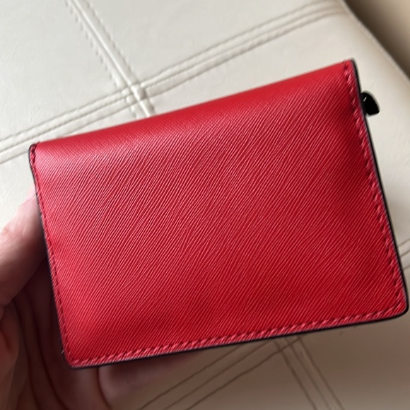 DKNY - Picture 3 of 8